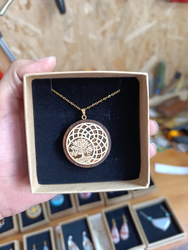 گردنبند چوب و برنج